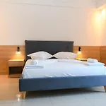 מלון Village By The Sea 4*