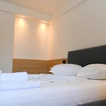 Village By The Sea מלון Qerret (Tirana)