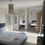 Village By The Sea מלון 4*