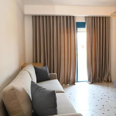 מלון Village By The Sea 4*